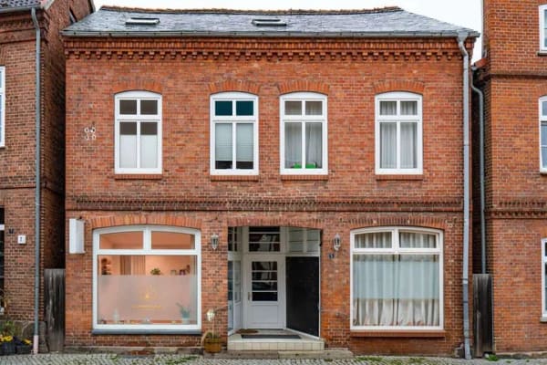 Immobilie in Schönberg - Vermietetes Mehrfamilienhaus mit 6 Einheiten direkt am Oberteich - Bild 1