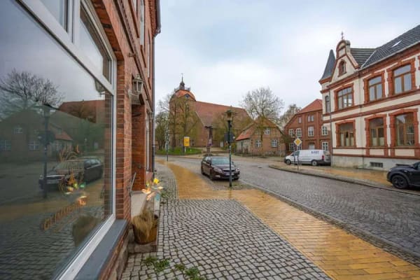 Immobilie in Schönberg - Vermietetes Mehrfamilienhaus mit 6 Einheiten direkt am Oberteich - Bild 2