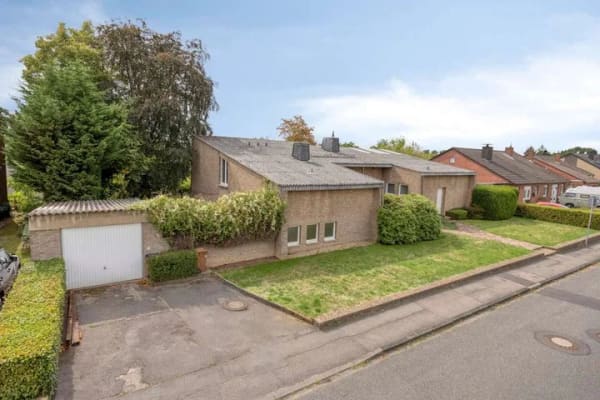 Immobilie in Jülich - Freistehendes Einfamilienhaus mit Einliegerwohnung + Poolhaus | 1.773 m² Grundstück - Bild 1