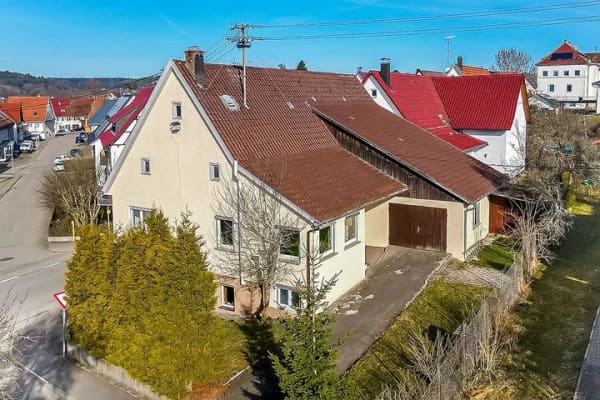 Immobilie in Meßstetten - Familienheim mit großer Garage ... und voller Möglichkeiten - ideal für Handwerker - Bild 0