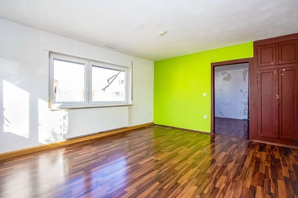 Immobilie in Meßstetten - Familienheim mit großer Garage ... und voller Möglichkeiten - ideal für Handwerker - Bild 1