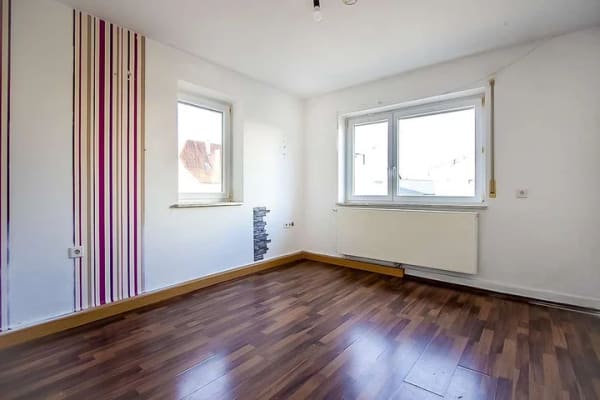 Immobilie in Meßstetten - Familienheim mit großer Garage ... und voller Möglichkeiten - ideal für Handwerker - Bild 3