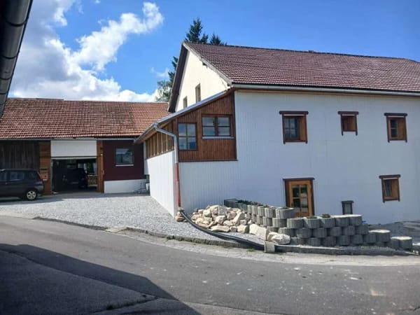 Immobilie in Neureichenau - Raumwunder mit Potenzial: EFH mit 2 Wohneinheiten (Hauptwohnsitz + Vermietung)  und XXL-Werkstatt - Bild 0