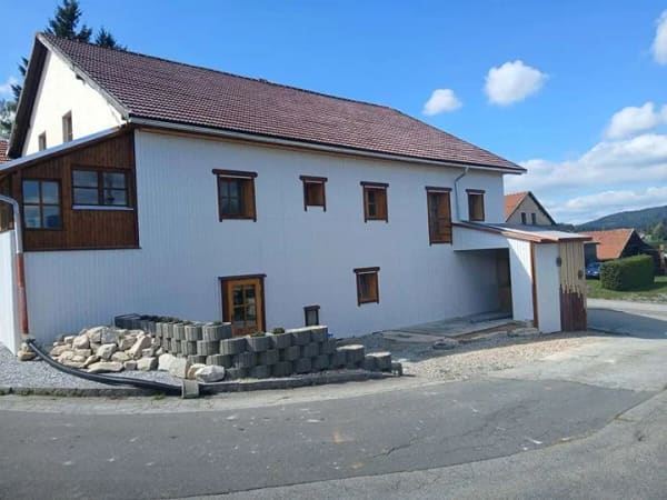 Immobilie in Neureichenau - Raumwunder mit Potenzial: EFH mit 2 Wohneinheiten (Hauptwohnsitz + Vermietung)  und XXL-Werkstatt - Bild 1