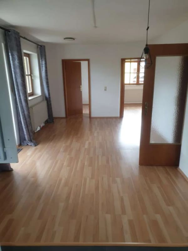 Immobilie in Garching an der Alz - Charmante 3-Zimmer-Wohnung mit Balkon & Tiefgarage in Garching an der Alz -von Privat - Bild 2