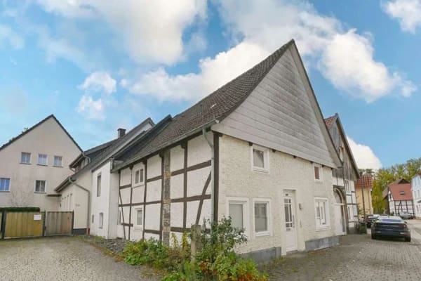Immobilie in Rietberg - Renovierungsbedürftiges Haus mit Fußbodenheizung und großem Keller in zentraler Innenstadtlage! - Bild 0