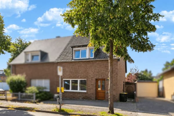 Immobilie in Emmerich am Rhein - Emmerich – Doppelhaushälfte mit 4 Schlafzimmern und großzügigem Garten mit viel Gestaltungspotenzial - Bild 0