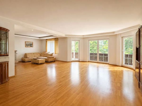 Immobilie in Bad Lausick - Exklusive Villa mit Pool, Doppelgarage und eigenem Wald ! - Bild 1