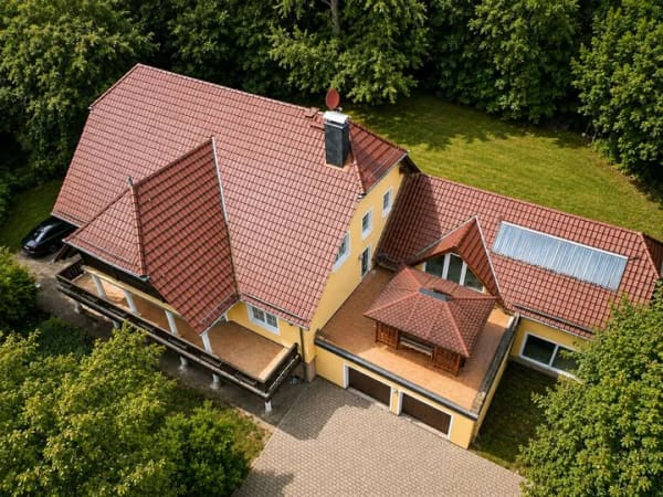 Immobilie in Bad Lausick - Exklusive Villa mit Pool, Doppelgarage und eigenem Wald ! - Bild 2