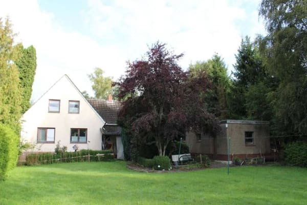Immobilie in Ovelgönne - Sanierungsbedürftiges Einfamilienhaus mit anliegender Weide - Bild 1