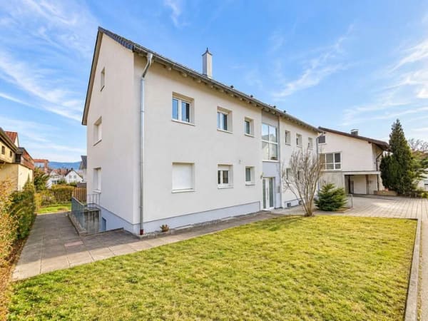 Immobilie in Neuffen - **Modernisiertes 4-Familienhaus mit großem Garten – ideal für Mehrgenerationenwohnen** - Bild 0