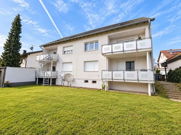 Immobilie in Neuffen - **Modernisiertes 4-Familienhaus mit großem Garten – ideal für Mehrgenerationenwohnen** - Bild 1