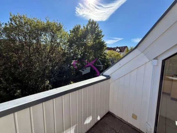 Immobilie in Rottenburg am Neckar - Modernes Dachgeschossapartment mit Balkon, Stellplatz und schöner Aussicht - Bild 2