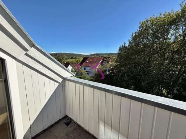 Immobilie in Rottenburg am Neckar - Modernes Dachgeschossapartment mit Balkon, Stellplatz und schöner Aussicht - Bild 3