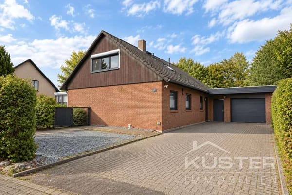 Immobilie in Bückeburg - KÜSTER IMMOBILIEN präsentiert: Modernisiertes großzügiges 1-2 Familienhaus auf großem Grundstück - Bild 0