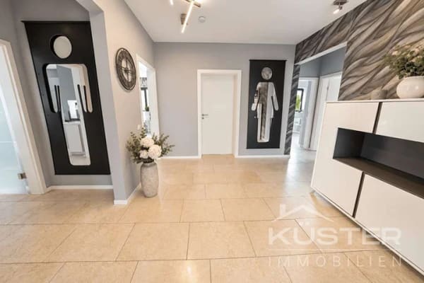Immobilie in Bückeburg - KÜSTER IMMOBILIEN präsentiert: Modernisiertes großzügiges 1-2 Familienhaus auf großem Grundstück - Bild 1