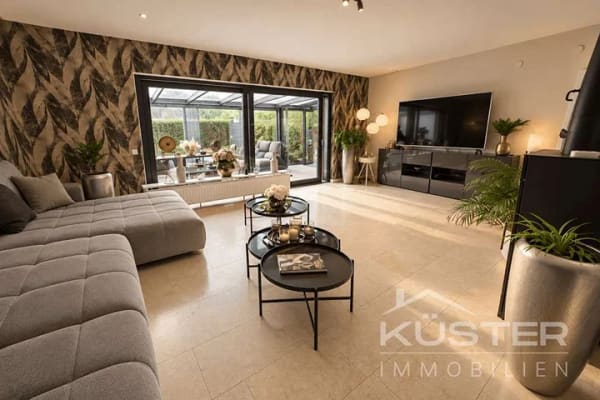 Immobilie in Bückeburg - KÜSTER IMMOBILIEN präsentiert: Modernisiertes großzügiges 1-2 Familienhaus auf großem Grundstück - Bild 2