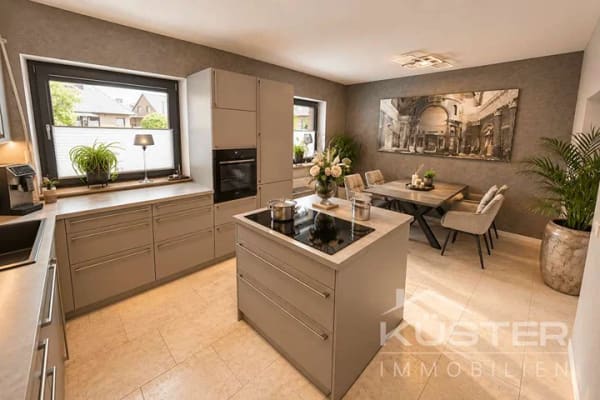 Immobilie in Bückeburg - KÜSTER IMMOBILIEN präsentiert: Modernisiertes großzügiges 1-2 Familienhaus auf großem Grundstück - Bild 4