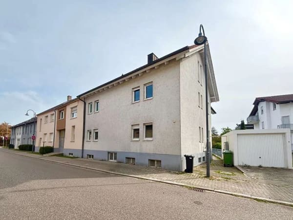 Immobilie in Stutensee - 3-Familienhaus – vielseitige Möglichkeiten für Eigennutzer und Kapitalanleger - Bild 0