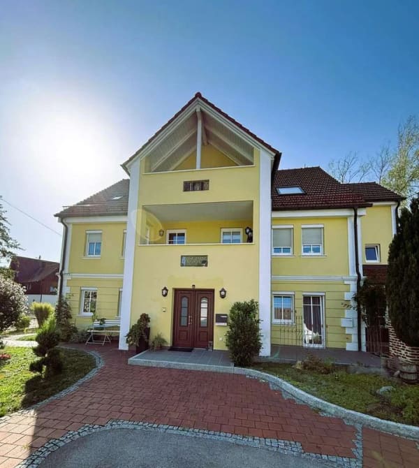 Immobilie in Langenneufnach - Exklusives Anwesen an der Neufnach - Großzügiges Wohnen auf ca. 1700 m² Grundstück - Bild 0