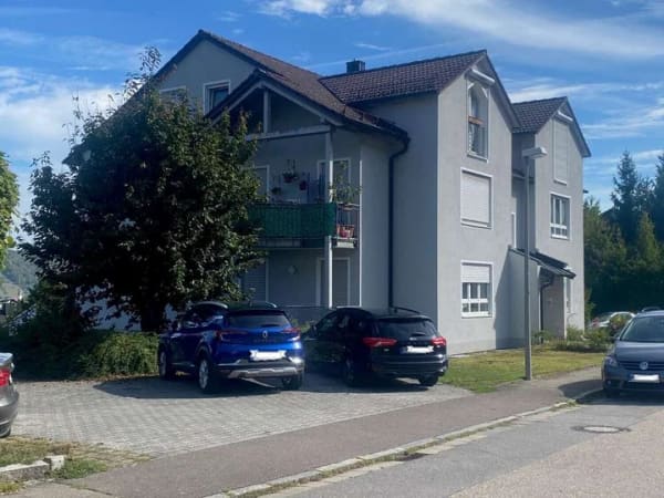 Immobilie in Kelheim - Attraktives Mehrfamilienwohnhaus mit 8 Wohneinheiten in Kelheim-Hohenpfahl - Bild 2