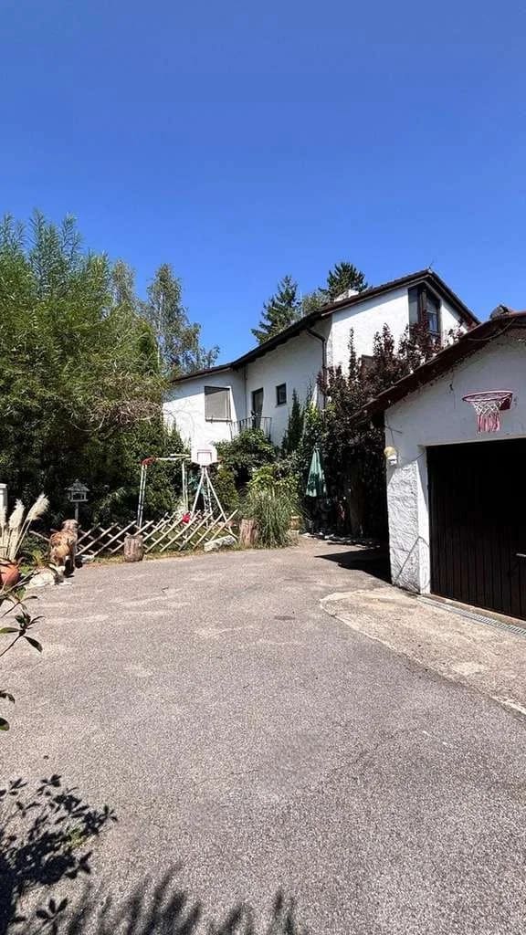Immobilie in Icking - Von privat - Einfamilienhaus mit Einliegerwohnung auf großzügigem Grundstück (renovierungsbedürftig) - Bild 1