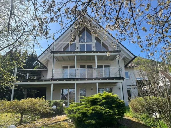Immobilie in Bodman-Ludwigshafen - Viel Platz für Ihre Visionen: Großzügiges Einfamilienhaus in Bodman-Ludwigshafen - Bild 1