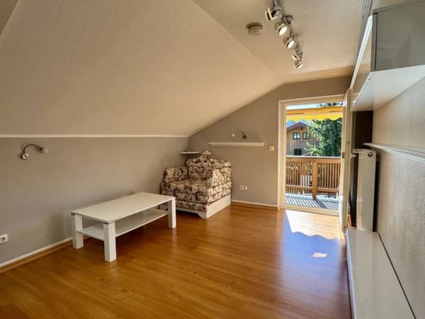 Immobilie in Ruhpolding - Wohnliche 2-Zimmer-Dachgeschosswohnung mit Südwestbalkon & Bergblick  - Bild 3