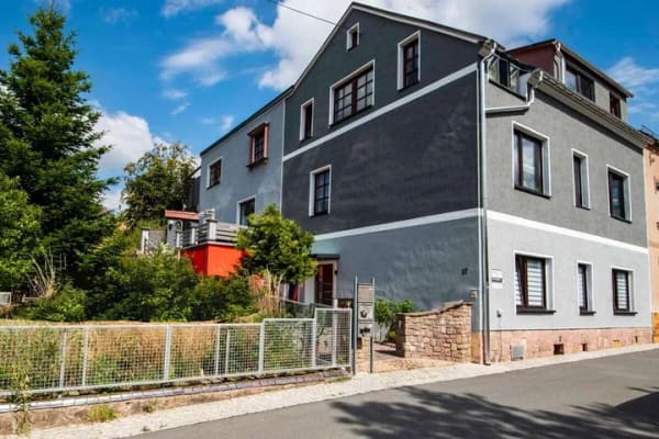 Immobilie in Hartmannsdorf bei Kirchberg - Wohnen & Vermieten unter einem Dach – 270 m², 3 Einheiten, Pool & Terrassen in Kirchberg - Bild 1