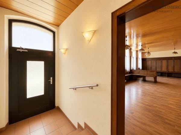 Immobilie in Fürth - Vielseitige Immobilie mit Entwicklungspotenzial - Umnutzung zu Wohnraum möglich - Bild 2