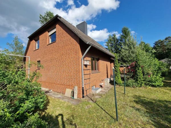 Immobilie in Faßberg - Viel Platz, viele Möglichkeiten – Einfamilienhaus mit Potenzial in Faßberg - Bild 0