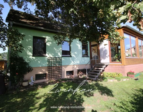 Immobilie in Zwenkau - Viel Platz zum Leben – Einfamilienhaus mit Wintergarten und 1.166 m² Grundstück in Zwenkau - Bild 0