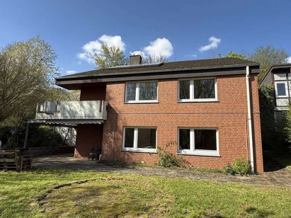 Immobilie in Höxter - Gepflegtes Einfamilienhaus mit zwei Garagen in Höxter-Lütmarsen - Bild 0