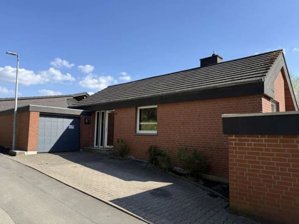 Immobilie in Höxter - Gepflegtes Einfamilienhaus mit zwei Garagen in Höxter-Lütmarsen - Bild 1