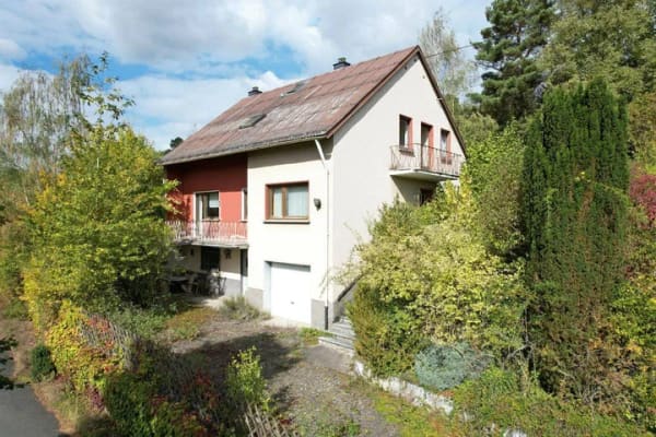 Immobilie in Üxheim - Freistehendes Einfamilienhaus mit Balkon, Garage und Garten in Üxheim-Ahütte - Bild 0