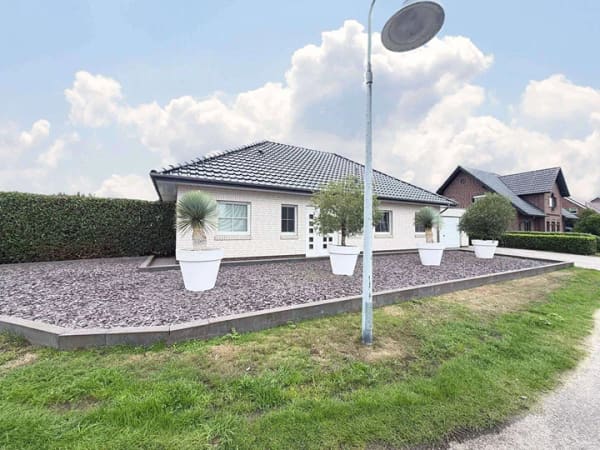 Immobilie in Sustrum - Käufer Provisionsfrei! Wohlfühlen auf einer Ebene - attraktiver Bungalow mit großem Garten - Bild 1