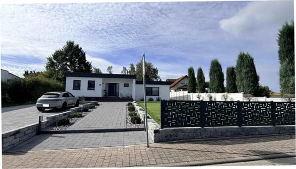 Immobilie in Staudt - LUXUS:Sanierter Bungalow in Massivbauweise mit Schwimmhalle, Damwildgehege und sehr großen Grundstück! - Bild 1