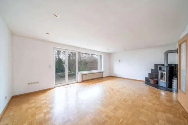 Immobilie in Eichenau - Renovierungsbedürftiges Reihenmittelhaus mit sonnigem Garten - Bild 3