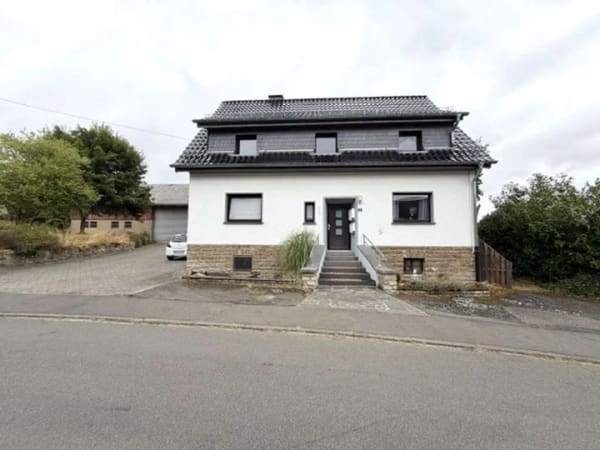 Immobilie in Blankenheim - Viel Platz, zahlreiche Möglichkeiten – Zweifamilienhaus mit großem Grundstück und großer Halle. - Bild 0
