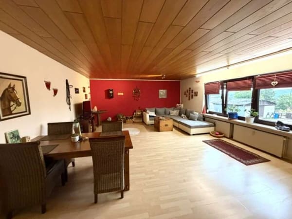 Immobilie in Blankenheim - Viel Platz, zahlreiche Möglichkeiten – Zweifamilienhaus mit großem Grundstück und großer Halle. - Bild 3