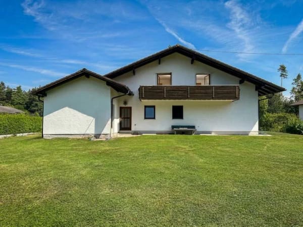 Immobilie in Raubling - Großzügiges Familienhaus mit Platz für Generationen auf 1.186 m² Traumgrundstück mit Entwicklungspot - Bild 3