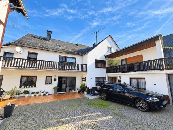 Immobilie in Greifenstein - Großzügiges Zweifamilienhaus mit ca. 290 m² Wohnfläche in Greifenstein-Allendorf - Bild 0