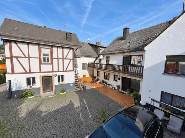 Immobilie in Greifenstein - Großzügiges Zweifamilienhaus mit ca. 290 m² Wohnfläche in Greifenstein-Allendorf - Bild 1