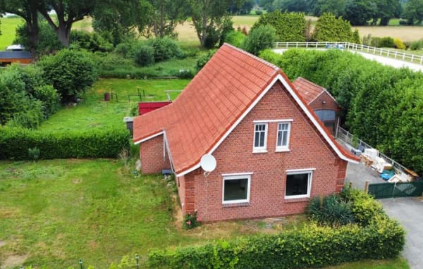 Immobilie in Rhauderfehn - Umfassend modernisiertes Einfamilienhaus mit viel Potenzial auf großem Grundstück - Bild 0