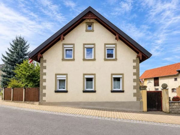 Immobilie in Theres - Einfamilienhaus mit großem Grundstück, Garten, vier Garagen und Nebengebäuden in Theres-Buch bei Haß - Bild 0