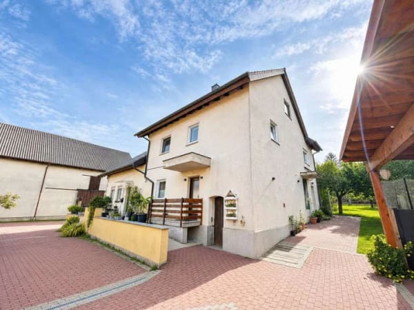 Immobilie in Theres - Einfamilienhaus mit großem Grundstück, Garten, vier Garagen und Nebengebäuden in Theres-Buch bei Haß - Bild 3