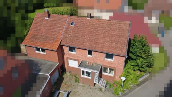 Immobilie in Hohenhameln - 7-Zimmer-Einfamilienhaus in Clauen mit Garage , Garten und viel Platz - Bild 0