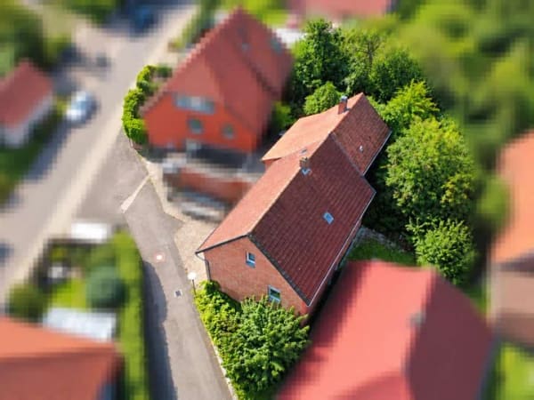 Immobilie in Hohenhameln - 7-Zimmer-Einfamilienhaus in Clauen mit Garage , Garten und viel Platz - Bild 1