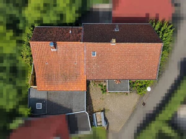 Immobilie in Hohenhameln - 7-Zimmer-Einfamilienhaus in Clauen mit Garage , Garten und viel Platz - Bild 2
