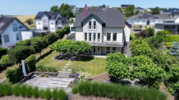 Immobilie in Ammeldingen bei Neuerburg - Modernes EFH mit Highlight-Garten und Panoramablick über Neuerburg - Bild 2